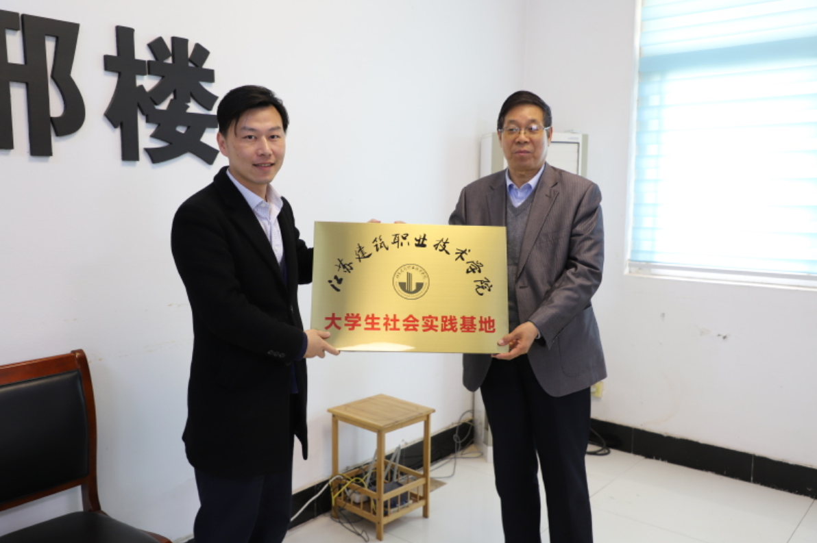 校外辅导“加油站”，高校社会实践基地实现“校地共建”